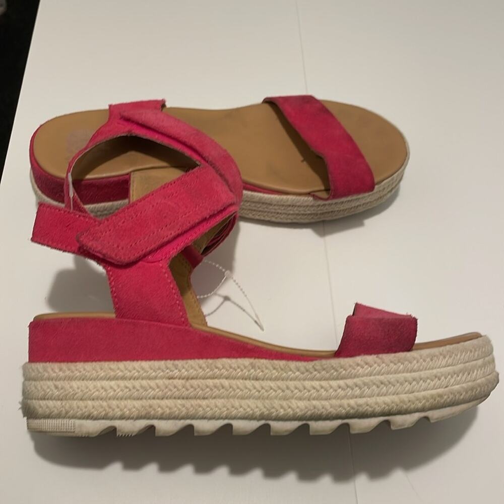 Sorel Brand Women's size 9 Pink Suede Cameron Flatform Sandals Fuschia Fizz